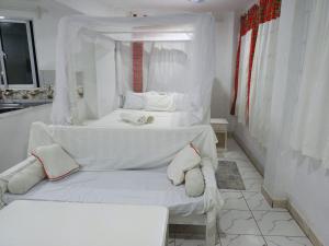 Tulivu Studio 2nd Floor Apartment & Great Balcony View