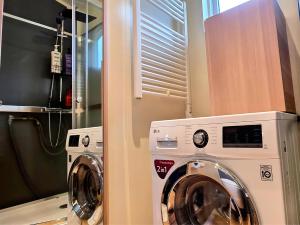 Seljanlandsfoss Cabin