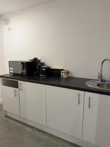 1 Bed Flat - Sleeps 2 - Parking - Wifi