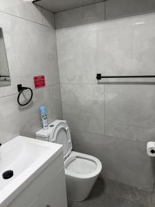 1 Bed Flat - Sleeps 2 - Parking - Wifi