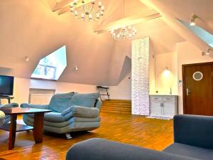 EXCL HOUSE in Warsaw with POOLS