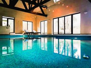 EXCL HOUSE in Warsaw with POOLS