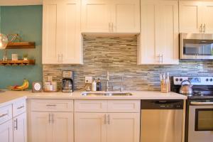 The Scott Getaway - Walkable to Old Town, remodeled space, outdoor pool!