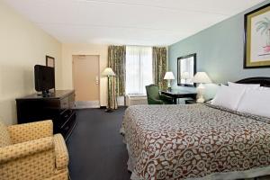 King Room - Non-Smoking room in Days Inn by Wyndham Orlando Airport Florida Mall
