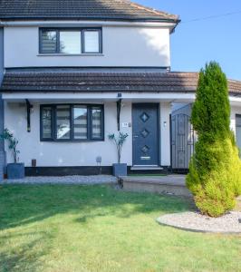 The Whitehouse M6, Junction 10 With Parking