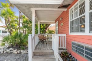 Barefoot Boho- Beach bungalow on Anna Maria Island - Ubytování bez kategorie ve městě Bradenton Beach