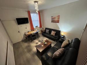 Burlington House - Luxury Home for Contractors