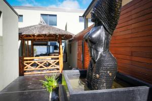 Waterfront Home - Gorgeous Views - 2 Bedroom