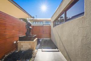 Waterfront Home - Gorgeous Views - 2 Bedroom