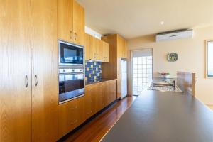 High View, 23 Wollomi Ave - perfect coastal getaway, with stunning water views and Wifi