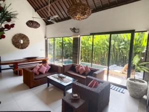 Villa CRIS - Heart of LEGIAN 3 Bedrooms, 3 Bathrooms