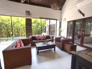 Villa CRIS - Heart of LEGIAN 3 Bedrooms, 3 Bathrooms