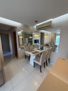 Excelente apartamento de 2 quartos com ótima localização