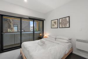 Bright Kingston Stay with Balcony Access