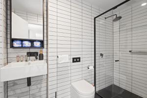 Bright Kingston Stay with Balcony Access