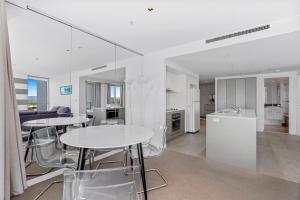 Bright 2-Bed Near Beach with Pool & Sauna