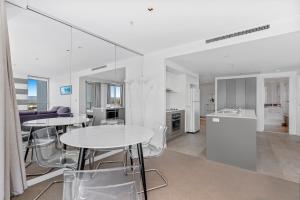 Bright 2-Bed Near Beach with Pool & Sauna