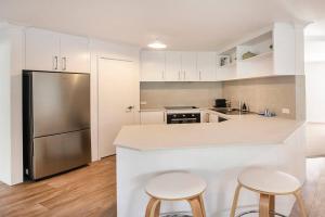 Peaceful Garden Hideaway - Swim, Hike and Unwind