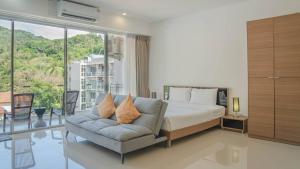 Mountain Loft 700m from Beach [Pool & Gym]