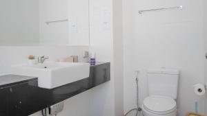 Mountain Loft 700m from Beach [Pool & Gym]