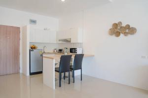 Mountain Loft 700m from Beach [Pool & Gym]