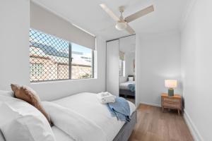 Stylish 2BR Near Hospitals, QUT and CBD with Parking!