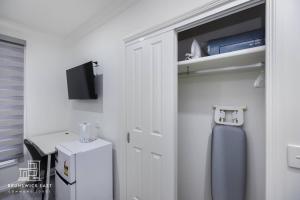 201 Chic Queen BR with Fast WiFi - Brunswick East