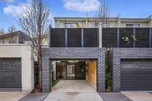 3BR Family Home - Urban West Footscray Haven
