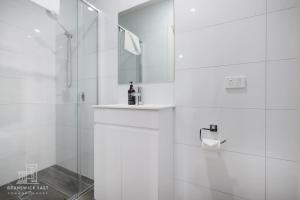 101 Luxe King BR with Fast WiFi - Brunswick East