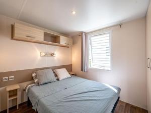 Mobil-home 6 personnes avec terrasse et vue rivière - API-1-52-544