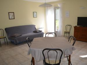 Gîte mitoyen avec terrasse pour 4 personnes - API-1-52-198