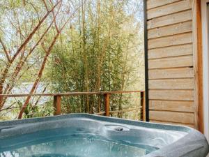 Chalet avec Jacuzzi et Terrasse à Bormes-les-Mimosas - API-1-52-310