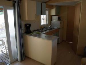 Mobil-home avec Terrasse Accueillant 6 Pers - API-1-52-631