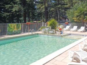 Mobil-home avec Terrasse Accueillant 6 Pers - API-1-52-631