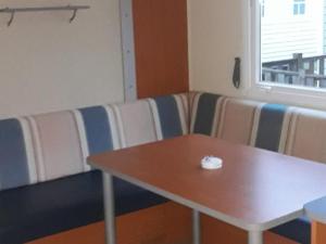 Mobil-home pour 8 pers. avec terrasse à Saint-Sornin - API-1-52-461