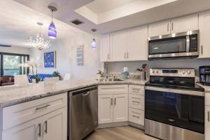 Park Shore Resort- BLDG I 351 - Remodeled