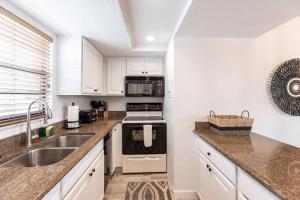 Park Shore Resort-Deluxe Condo 1st FloorBLDGE 134