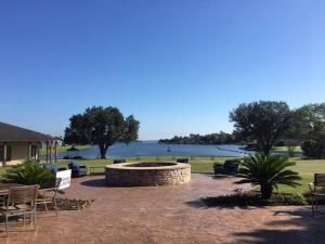Stylish Studio on Lake Conroe