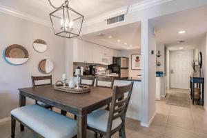 Park Shore Resort-Top Floor BLDG C 221- Peaceful