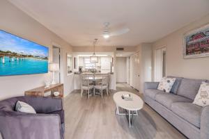 Park Shore Resort Deluxe Condo Top FloorBLDG F 339