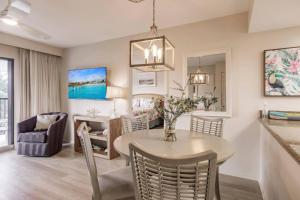 Park Shore Resort Deluxe Condo Top FloorBLDG F 339