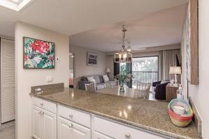 Park Shore Resort Deluxe Condo Top FloorBLDG F 339