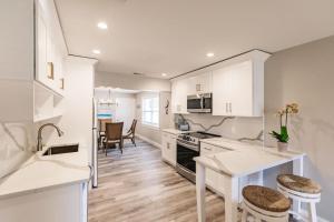 Naples Park, Beautifully Remodeled,1 mile to Beach