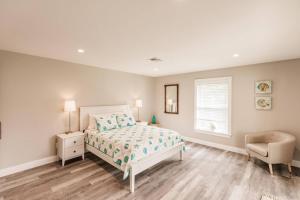 Naples Park, Beautifully Remodeled,1 mile to Beach