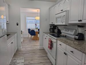 Naples Park, 3bdr Pool home, Beach Vacation