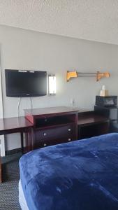 Queen Bed Hotel Room 309