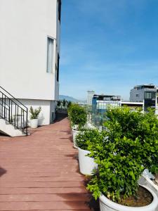 Modern Garden Apt by Dragon bridge