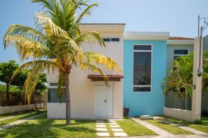 Casa en condominio monterrico