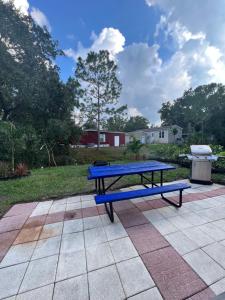 Luxury Tiny Cottage 5 miles from Disney