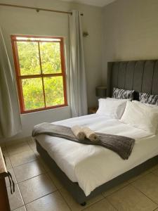 30 Kallisti, Santorini, Shakas Rock, Ballito Holiday, 3 bedroom, sleeps 6, 3rd floor apartment